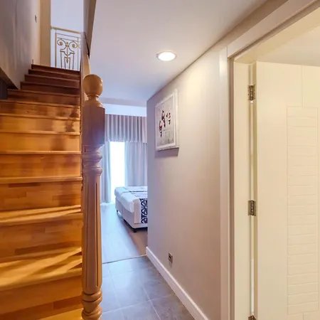 Complex Villa Side Residence